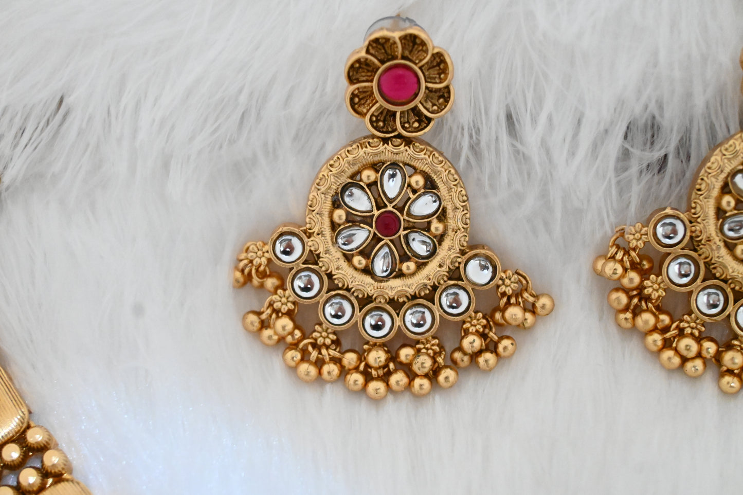 Antique Gold-Plated Kundan Floral Pendant Necklace Set