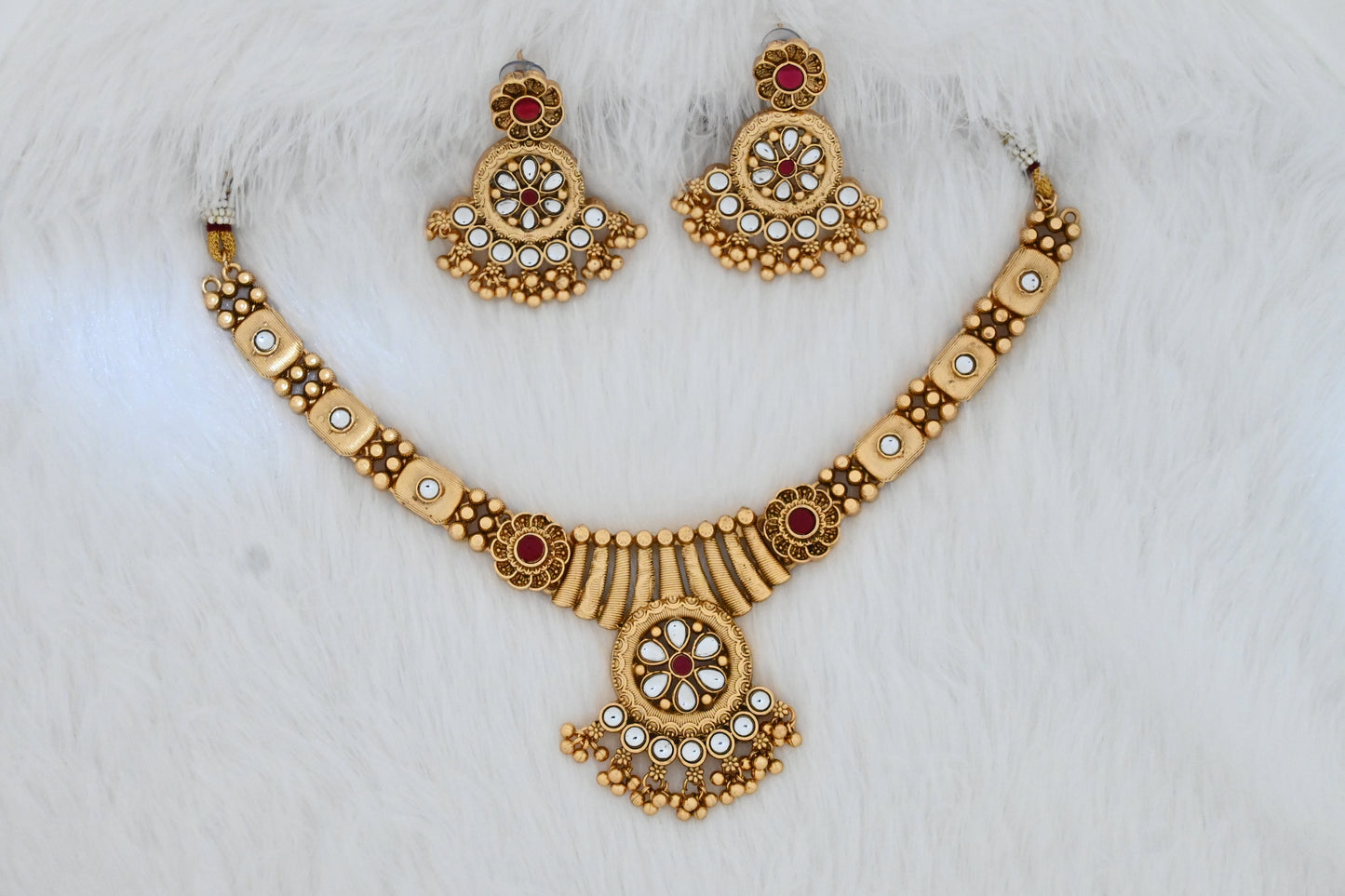 Antique Gold-Plated Kundan Floral Pendant Necklace Set