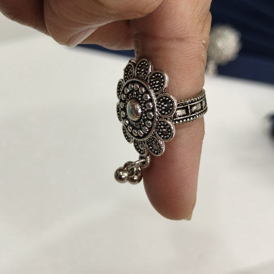Antique Floral Oxidised Toe Ring (Adjustable)